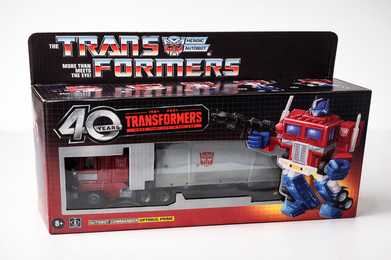 Transformers G1 Reissue Optimus Prime Hasbro 40th year edition.