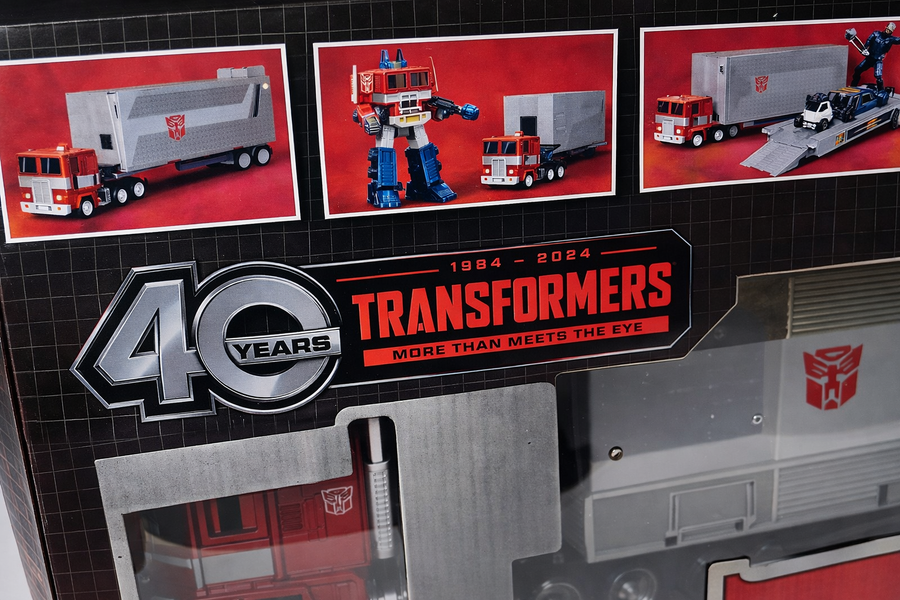 Transformers G1 Reissue Optimus Prime Hasbro 40th year edition.